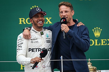 Button revela relação “estranha” como colega de Hamilton