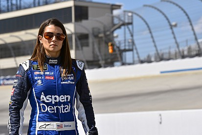 Danica Patrick 77 yarış sonra ilk 10'a girdi