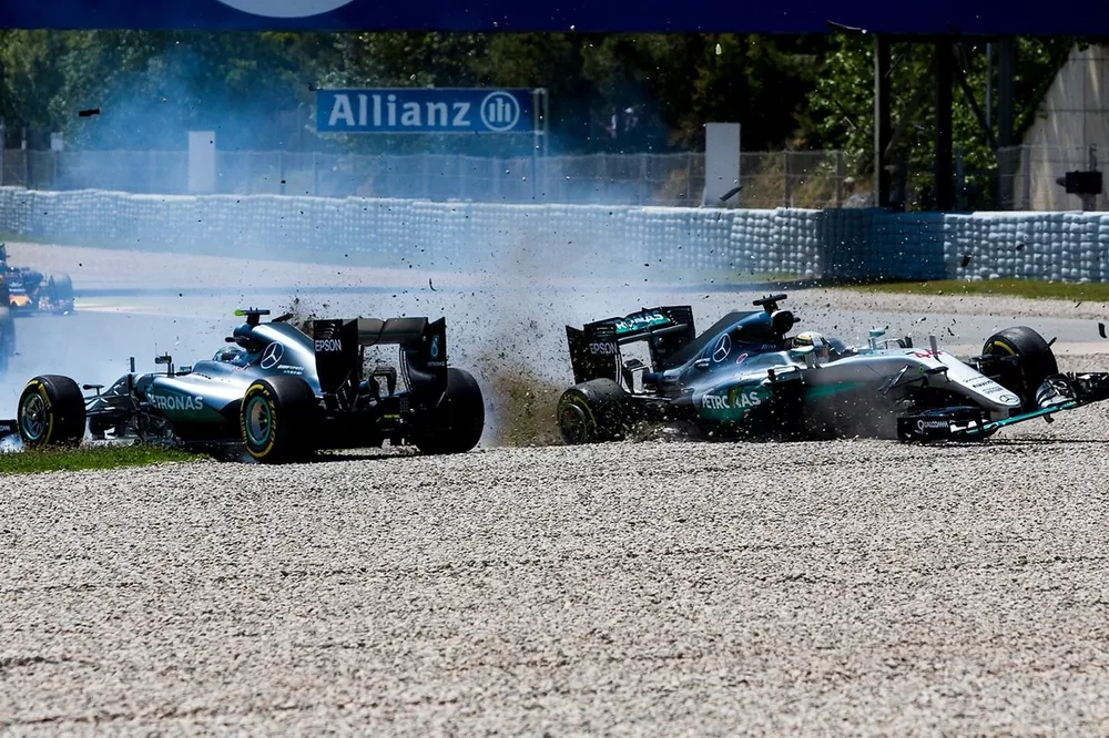Lewis Hamilton, Mercede AMG W07, Nico Rosberg, Mercede AMG W07 chocan