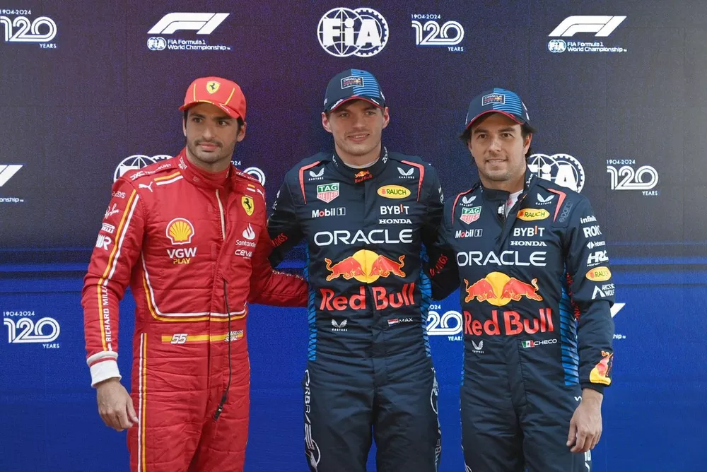 Top 3 Clasificaci&oacute;n: Carlos Sainz, Max Verstappen y Sergio P&eacute;rez