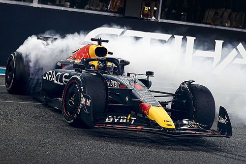 Слухи: Red Bull радикально переделала машину, но покажет ее не сразу