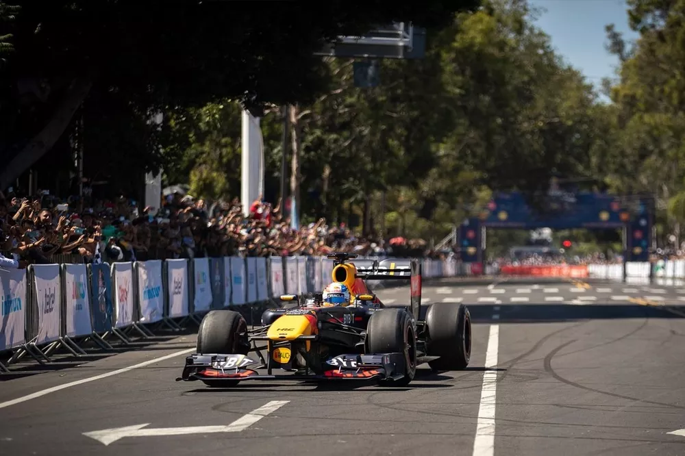 Sergio Perez, Red Bull RB7, showrun