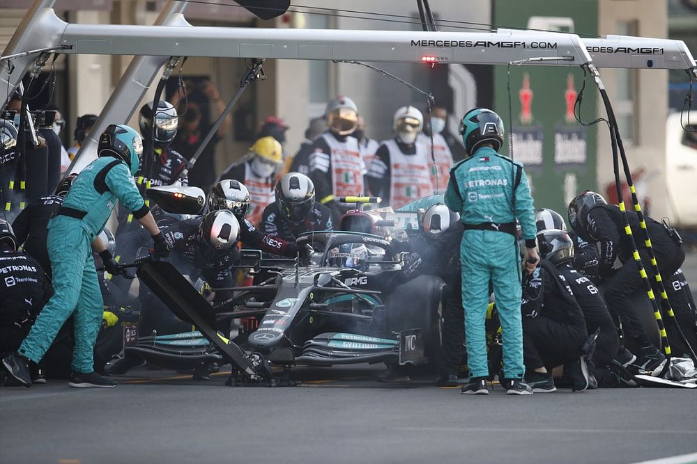 Valtteri Bottas, Mercedes W12, makers a stop