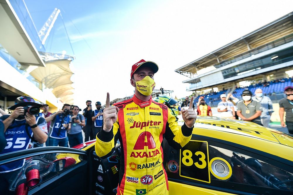 Gabriel Casagrande comemora pole position em Interlagos