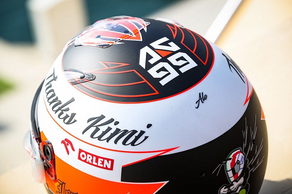 Kimi Räikkönen tribute helmet of Antonio Giovinazzi, Alfa Romeo Racing