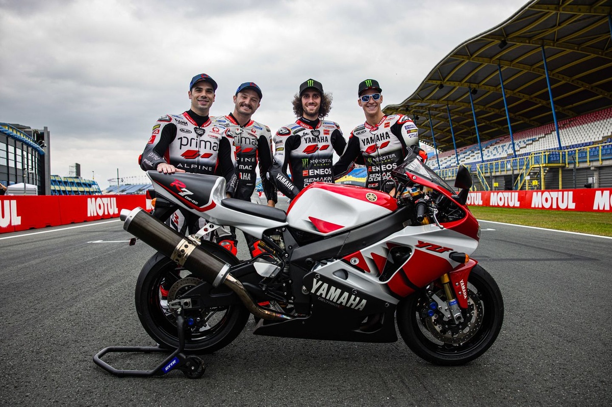 明日(7/27)まで限定値下げ(月1開催)　YAMAHA　YDS-150 ヤマハ発動機、レース活動70周年！ 日本のファンの皆さんへ、最高の