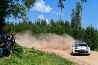 WRC Estonia: Solberg sigue soñando y cierra el viernes en cabeza y con más ventaja