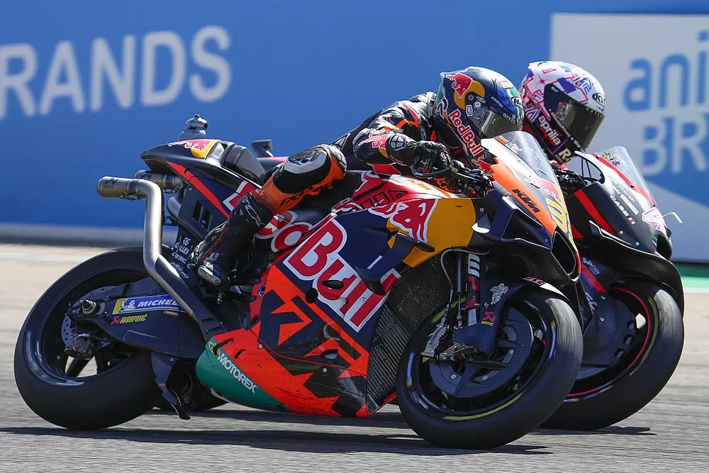 Brad Binder, Red Bull KTM Factory Racing, et Aleix Espargaro, Aprilia Racing