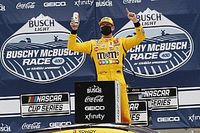 Kyle Busch gana en Kansas en su cumpleaños y Suárez cerca del top 10