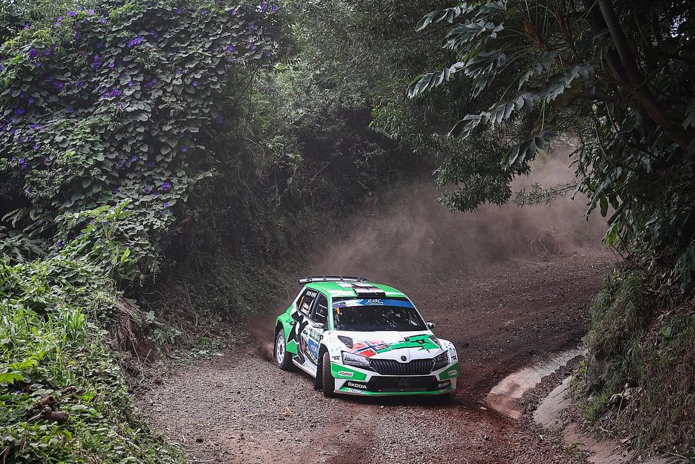 Andreas Mikkelsen, Elliott Edmondson, Skoda Fabia Rally2 evo