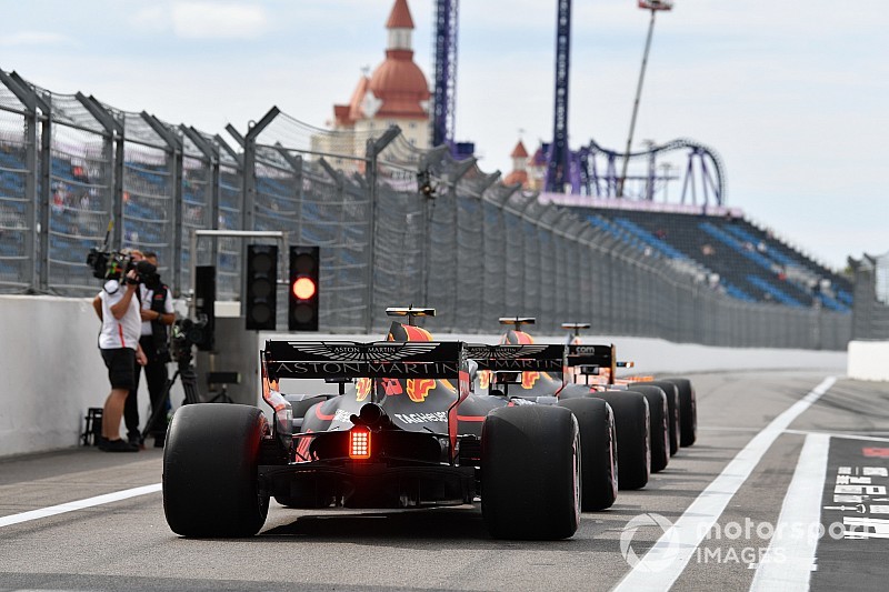 Ook Alonso begint met motorstraf aan GP Rusland, Verstappen start op P18