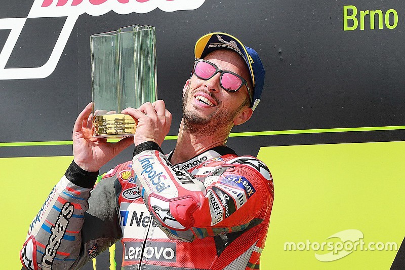 Dovizioso venció a Lorenzo y a Márquez para ganar en Brno