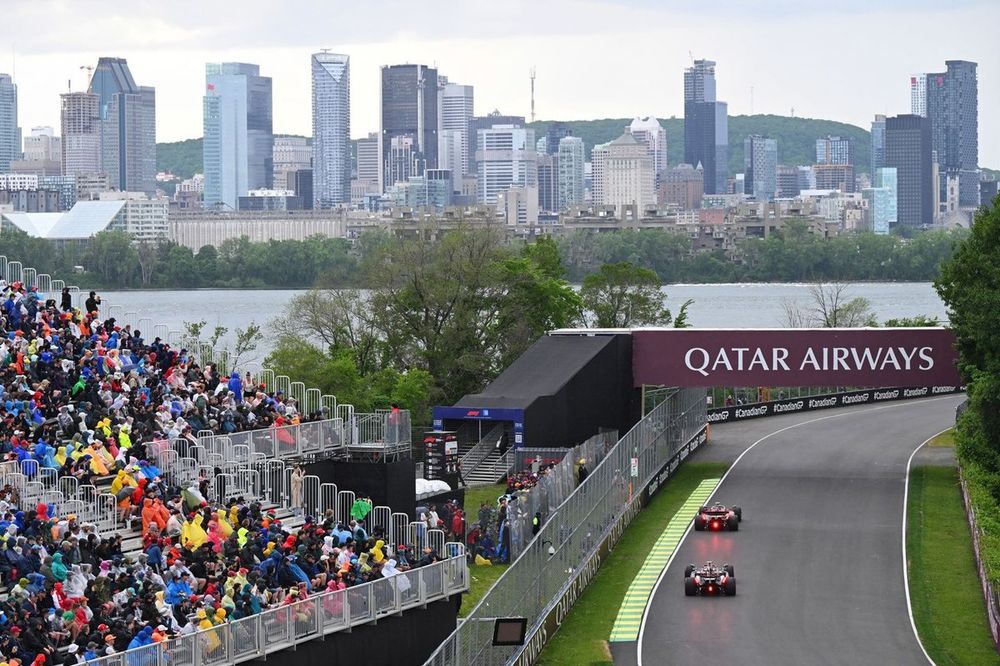 Lewis Hamilton, Mercedes F1 W15, on a Reconnaissance Lap 