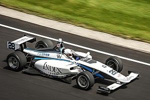 Victoria de Askew en Indy Lights por 0.0067 segundos