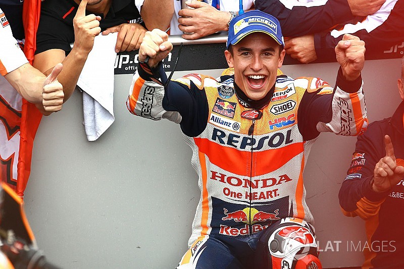 I rivali rendono onore a Marquez: