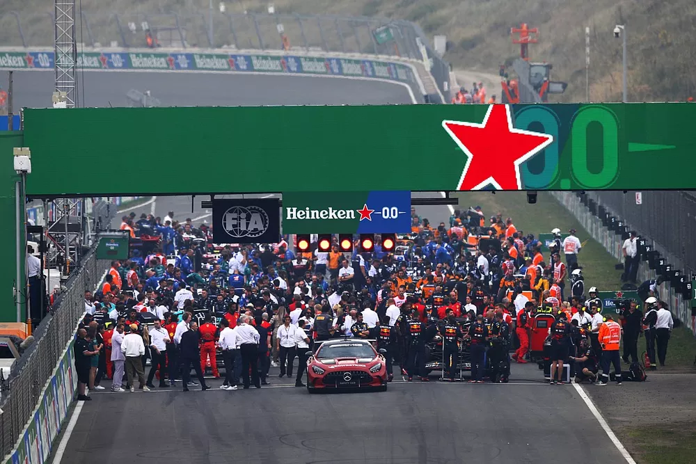 The busy pre race grid