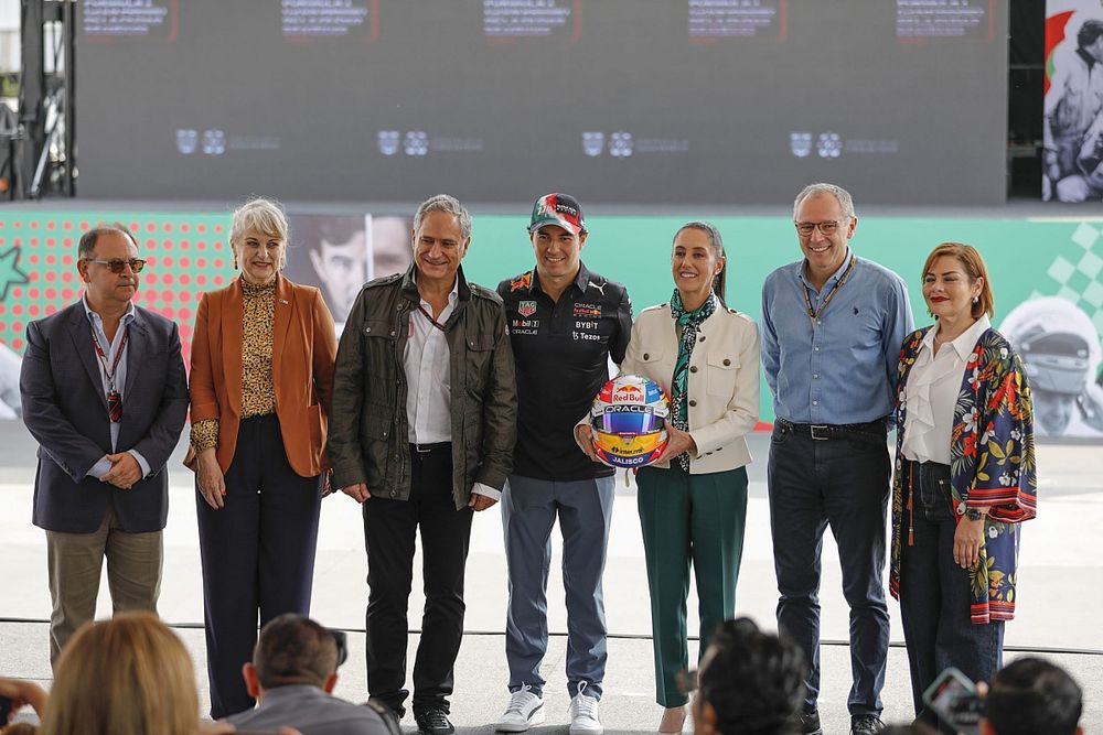 Federico Gonzalez Compean director CIE, Alejandro Sóberon, presidente CIE, Sergio Pérez, Red Bull, Claudia Sheinbaum, jefa de gobierno CMDX, Stefano Domenicali, CEO Formula ONe Group 2