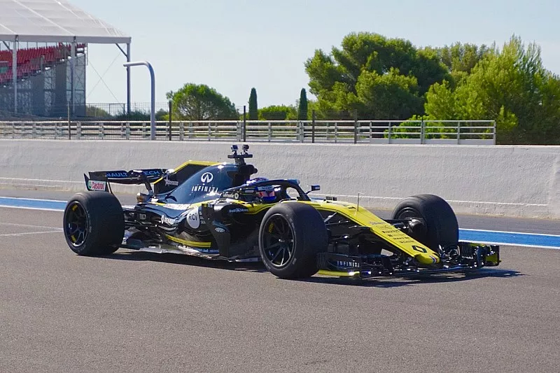 Sergey Sirotkin, Renault F1 Team con neum&aacute;ticos de 18 pulgadas

