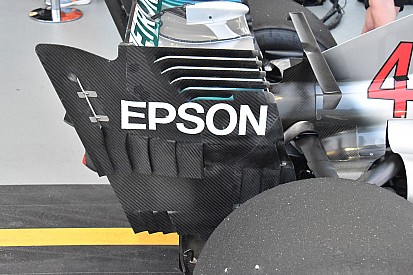 Mercedes: ala posteriore da massimo carico e frange per ripulire la scia della W09