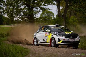 Opel ponownie z dwoma autami