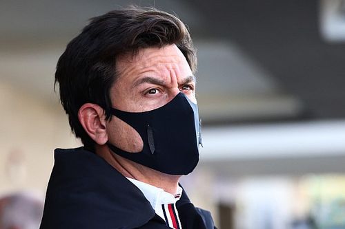Wolff admite que la pole estaba perdida ante Verstappen