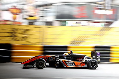 Huge shunt for Floersch halts Macau GP