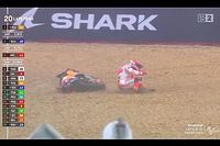 V&iacute;deo: doble ca&iacute;da de M&aacute;rquez, que lider&oacute; la carrera de Francia