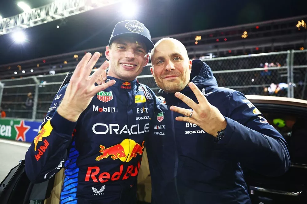 Le champion du monde Max Verstappen, Red Bull Racing, Gianpiero Lambiase, ing&eacute;nieur de course
