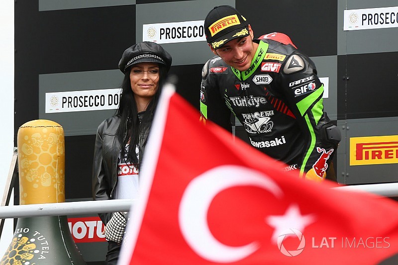 SBK Donington: Tarih İngiltere'de yazıldı, Toprak 2. sırada podyumda!