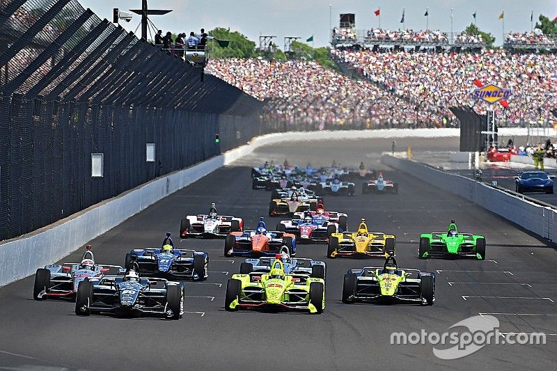 Start: Ed Carpenter, Ed Carpenter Racing Chevrolet leads