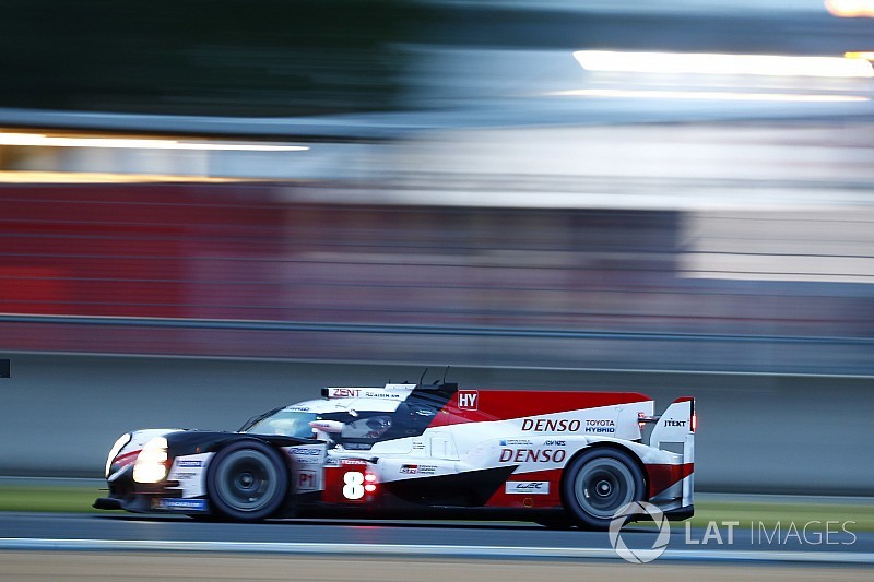 Alonso voa na madrugada e Toyota #8 volta à liderança