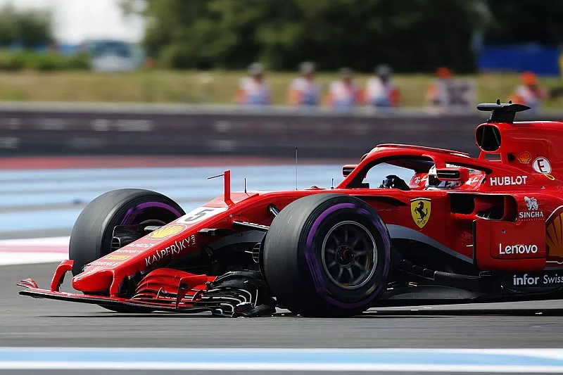Sebastian Vettel, Ferrari SF71H con el alerón tocado