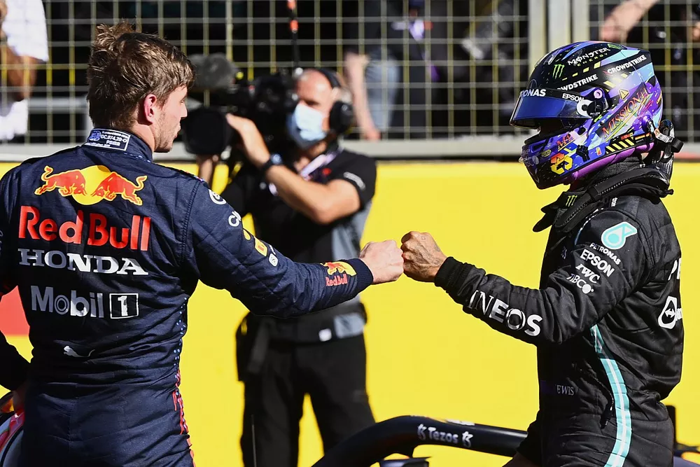 Max Verstappen, Red Bull Racing, 1st position, and Lewis Hamilton, Mercedes, 2nd position, congratulate each after Sprint Qualifying