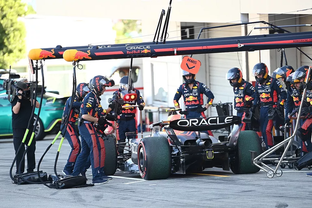 Sergio Perez, Red Bull Racing RB19, in the pits