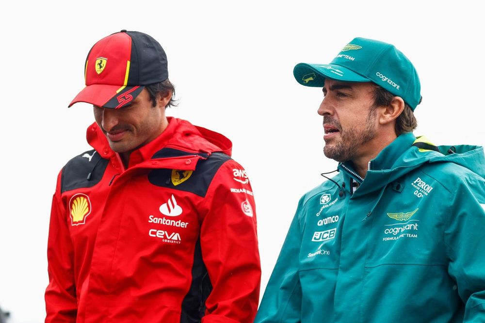 Carlos Sainz, Scuderia Ferrari, Fernando Alonso, Aston Martin F1 Team