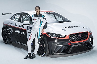 Három női versenyző a Jaguar I-PACE eTROPHY mezőnyében