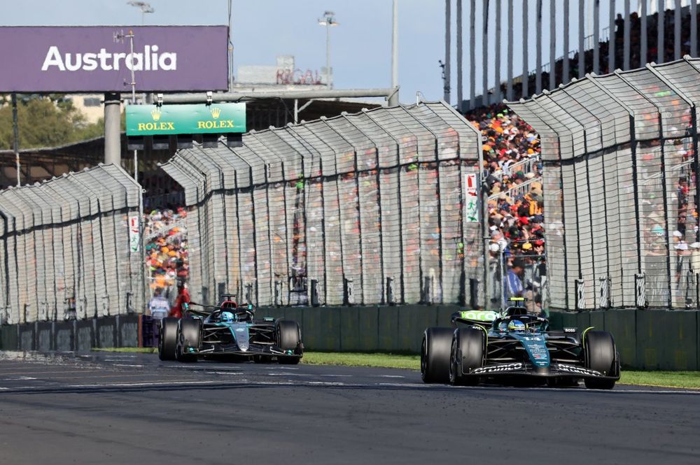 Fernando Alonso y George Rusell en la carrera del GP de Australia 2024 de F1