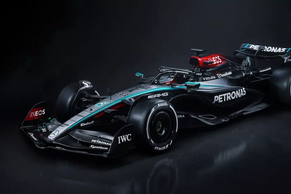 Mercedes-AMG W15 E PERFORMANCE - Lewis Hamilton - Front Quarter