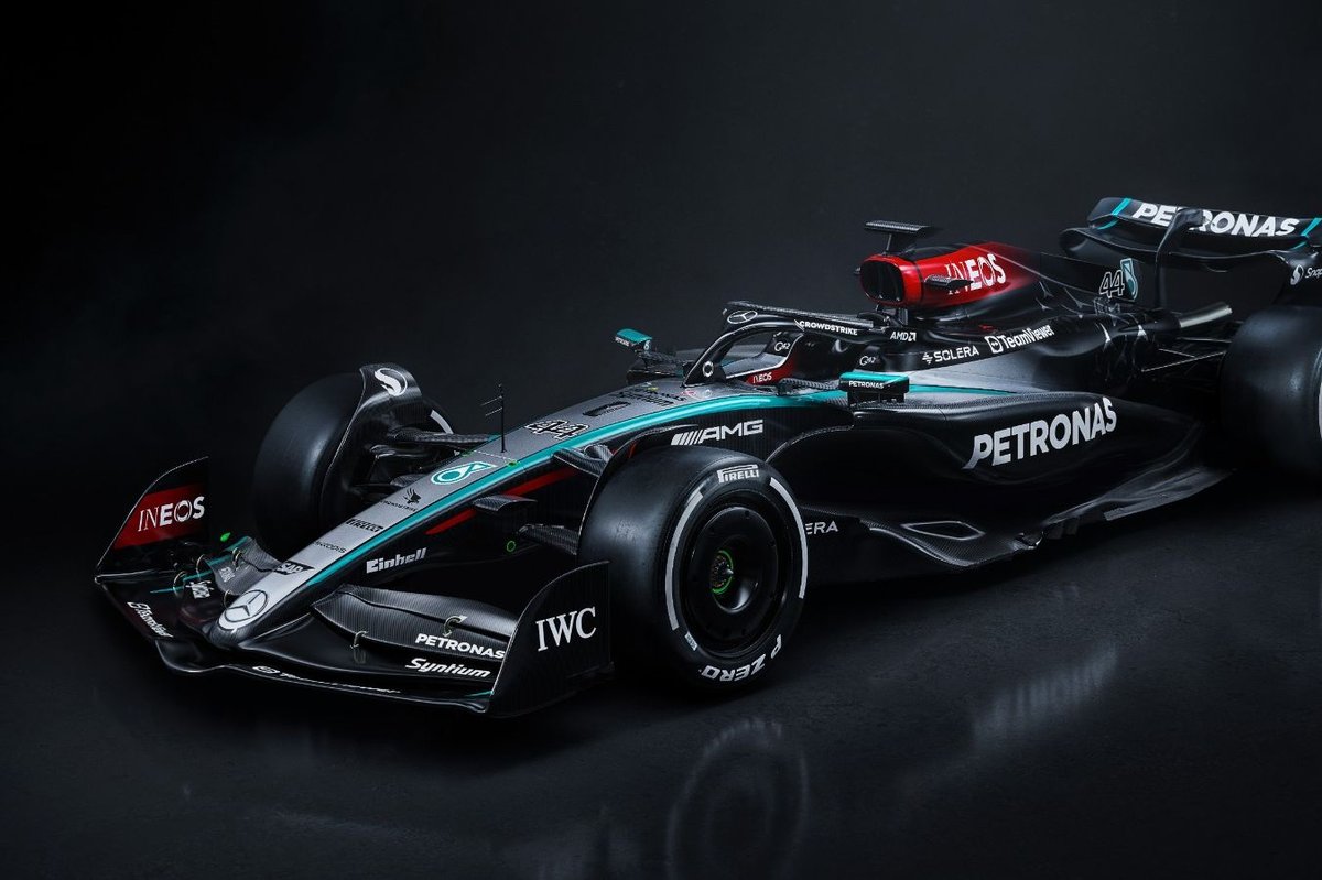 メルセデスF1、カラーリング変更した2024年新車W15を発表。2020年以来