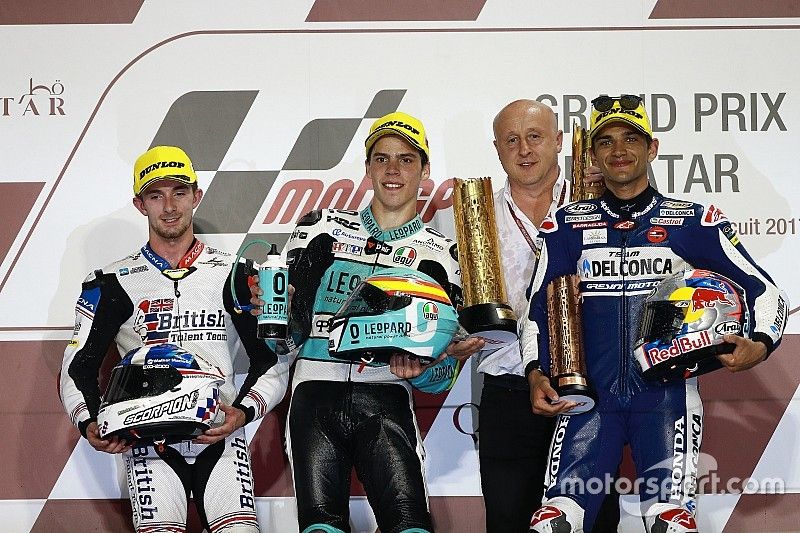 Podium: ganador, Joan Mir, Leopard Racing; segundo, John McPhee, British Talent Team; tercero, Jorge