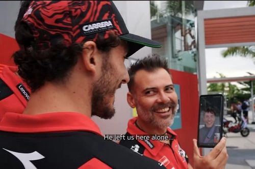 MotoGP | Bagnaia scherza con Marquez: "Testa di c****, ci hai lasciato soli"