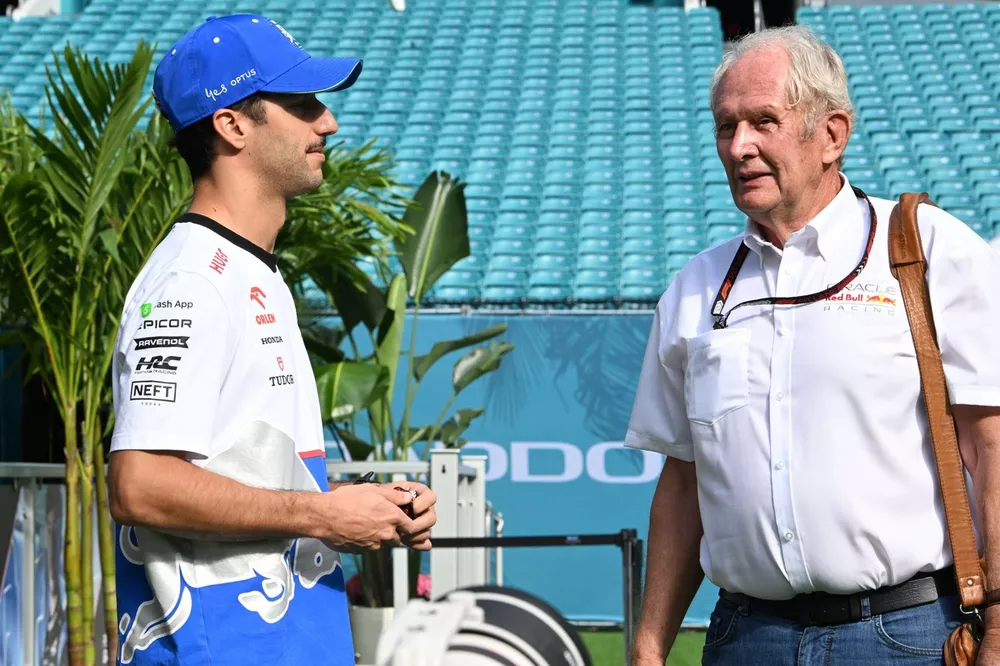 Daniel Ricciardo, Visa Cash App RB F1 Team, with Helmut Marko, Consultant, Red Bull Racing 