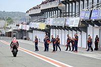 Acosta: "Lo que m&aacute;s sorprendi&oacute; de MotoGP es la cantidad de gente que hay en el box"