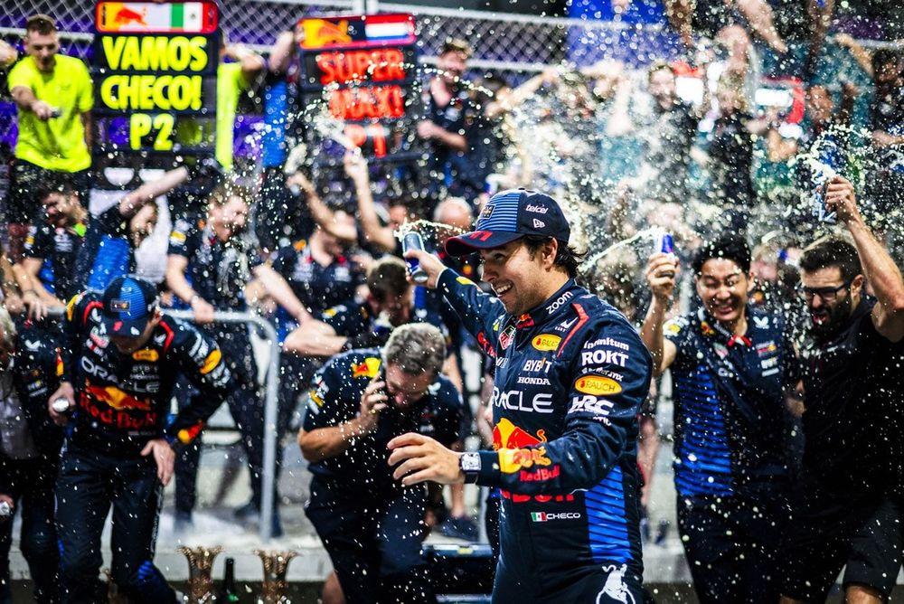 Sergio P&eacute;rez, Red Bull Racing, celebrando en Yeda