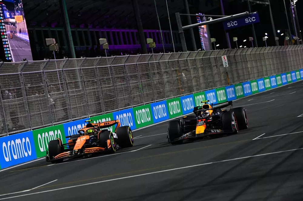 Lando Norris, McLaren MCL38 battles with Sergio Perez, Red Bull Racing RB20