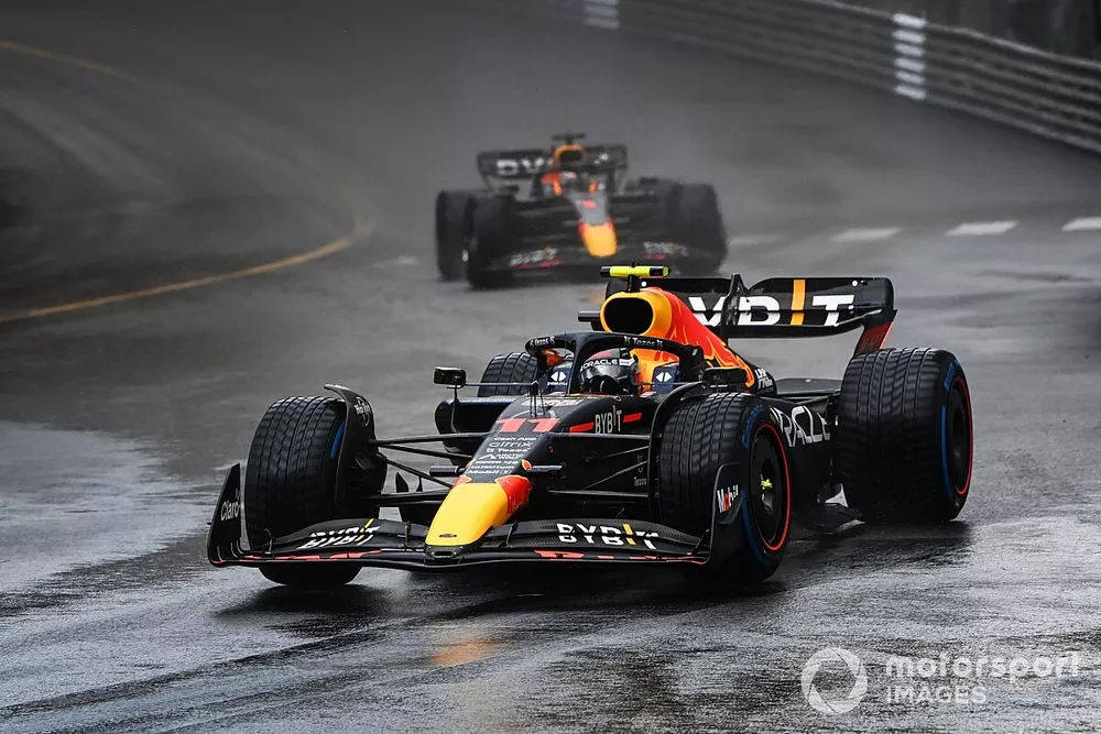 Sergio Perez, Red Bull Racing RB18, Max Verstappen, Red Bull Racing RB18