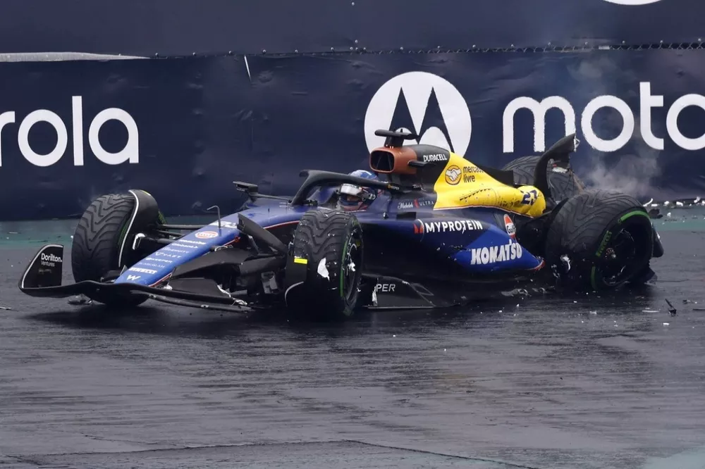 Alex Albon, Williams FW46, crashed 