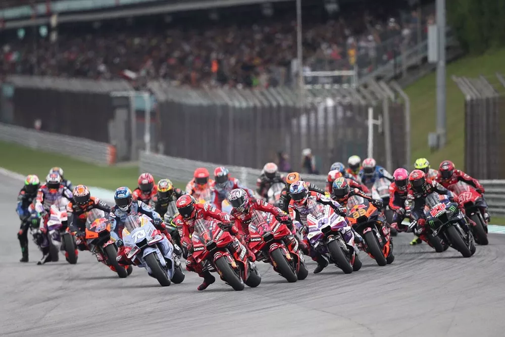D&eacute;part de la course sprint de Sepang avec Francesco Bagnaia (Ducati Team) en t&ecirc;te