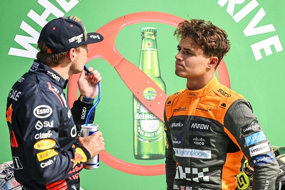 Ganador de la pole Max Verstappen, Red Bull Racing y el segundo puesto Lando Norris, McLaren