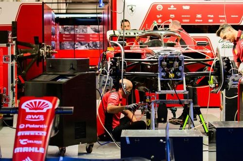 Ferrari prepara el SF-23 para el test de Pérez y Cadillac en Imola